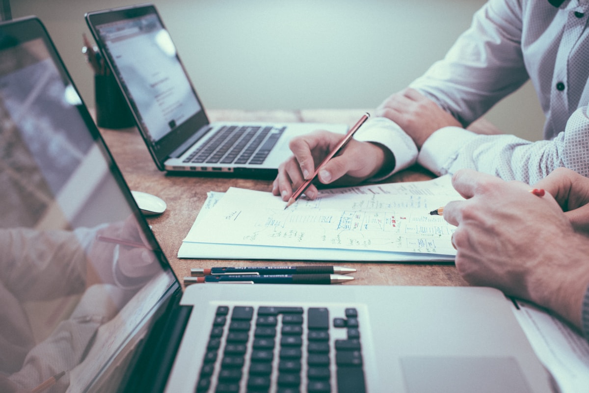 AkZ Insurance professionals helping clients